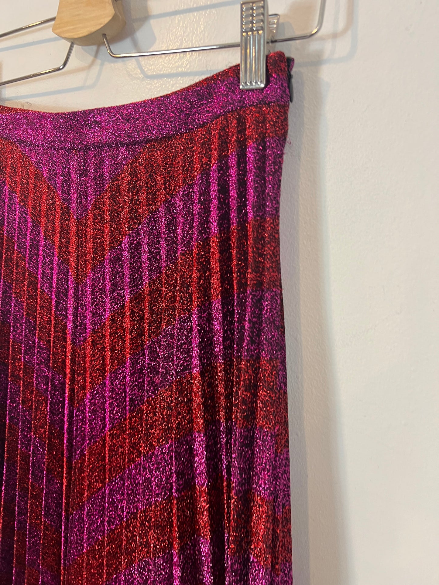 ZARA. Fuchsia pleated midi skirt. XS