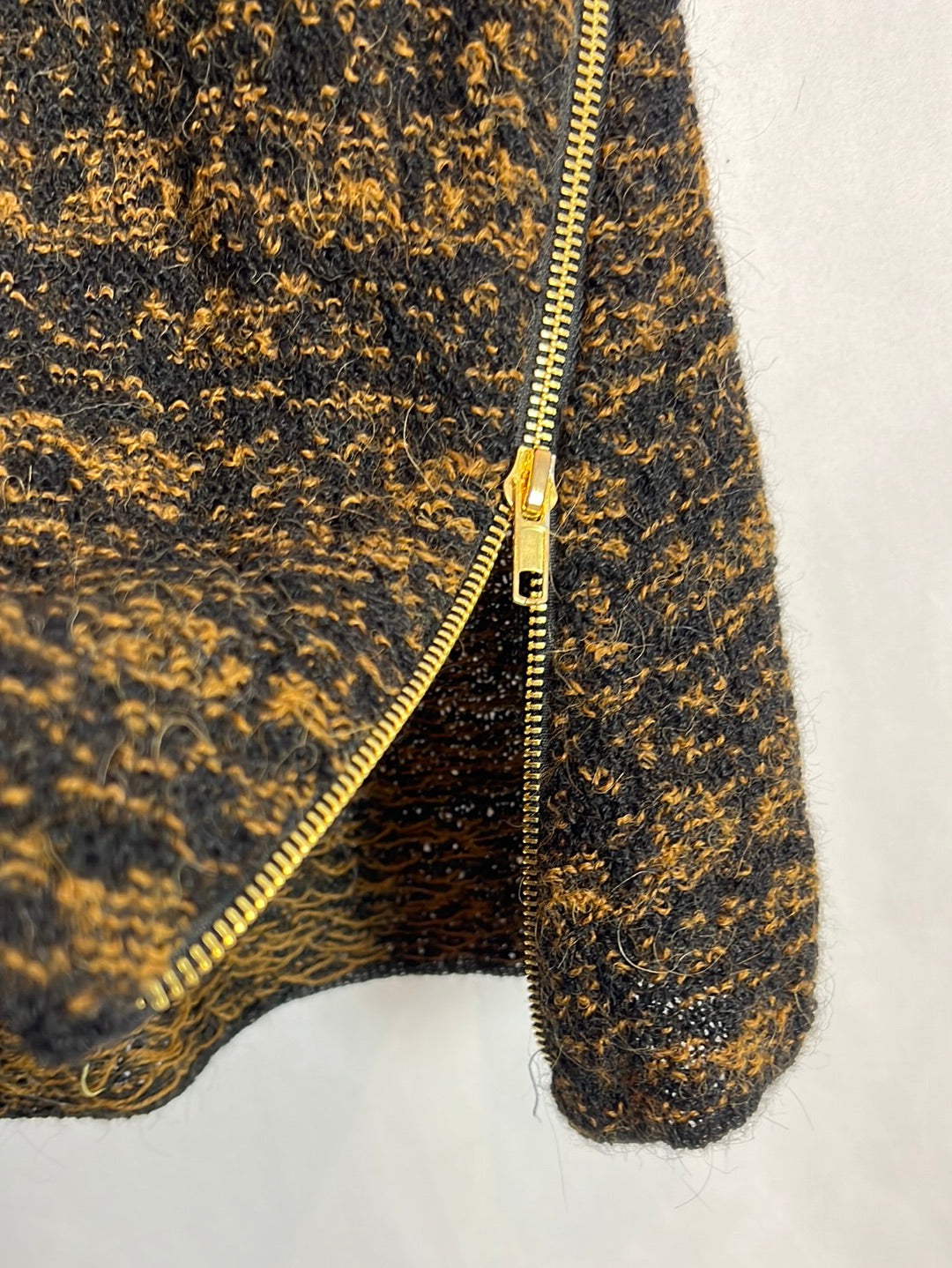 AMERICAN VINTAGE. Black and camel mottled alpaca skirt. TM