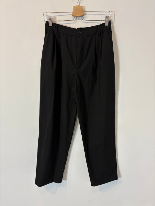 ZARA. Pantalón negro pinzas