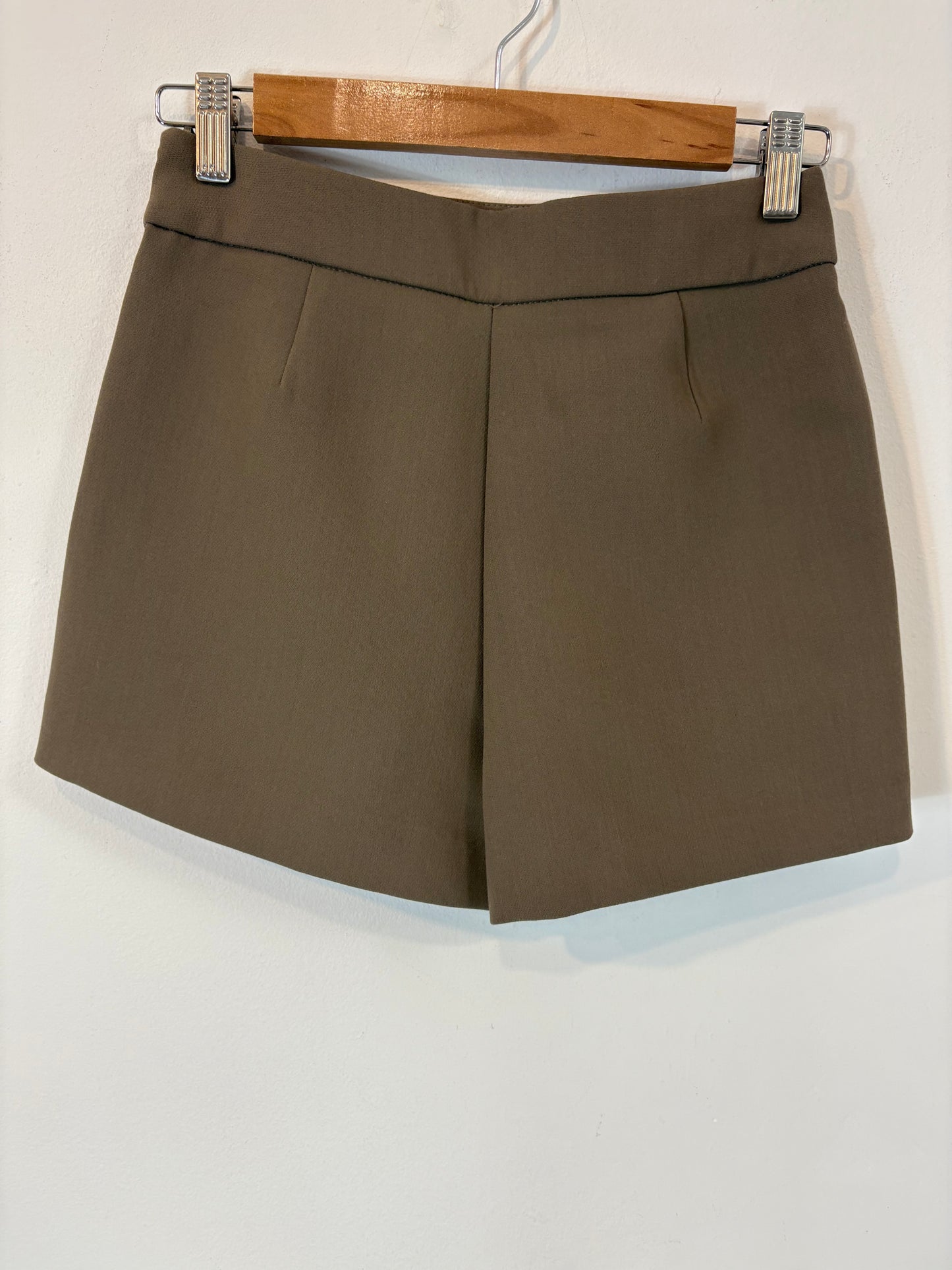 ZARA. Falda pantalón gris verdoso. T XS