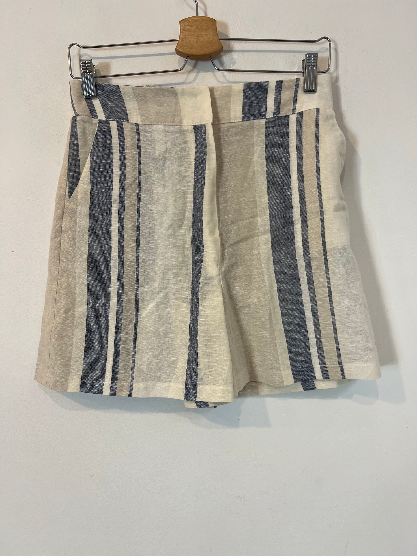 MOHEL. Conjunto chaqueta y bermuda rayas T.xs/s