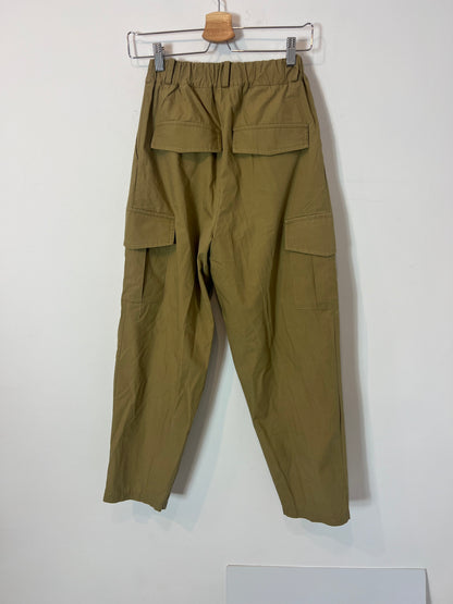 SOUVENIR. Pantalón verde bolsillos. T XS