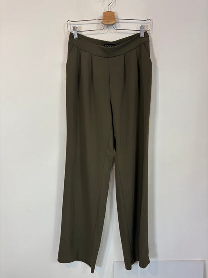 VOGANA. Total look verde fluido