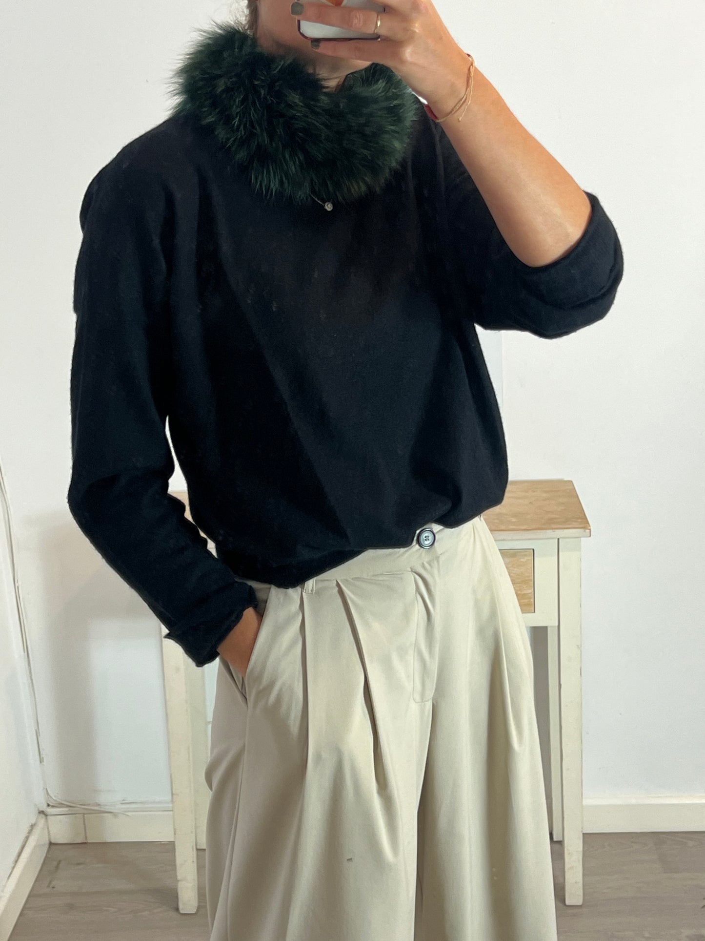 OTHERS. Natural green hair/neck accessory