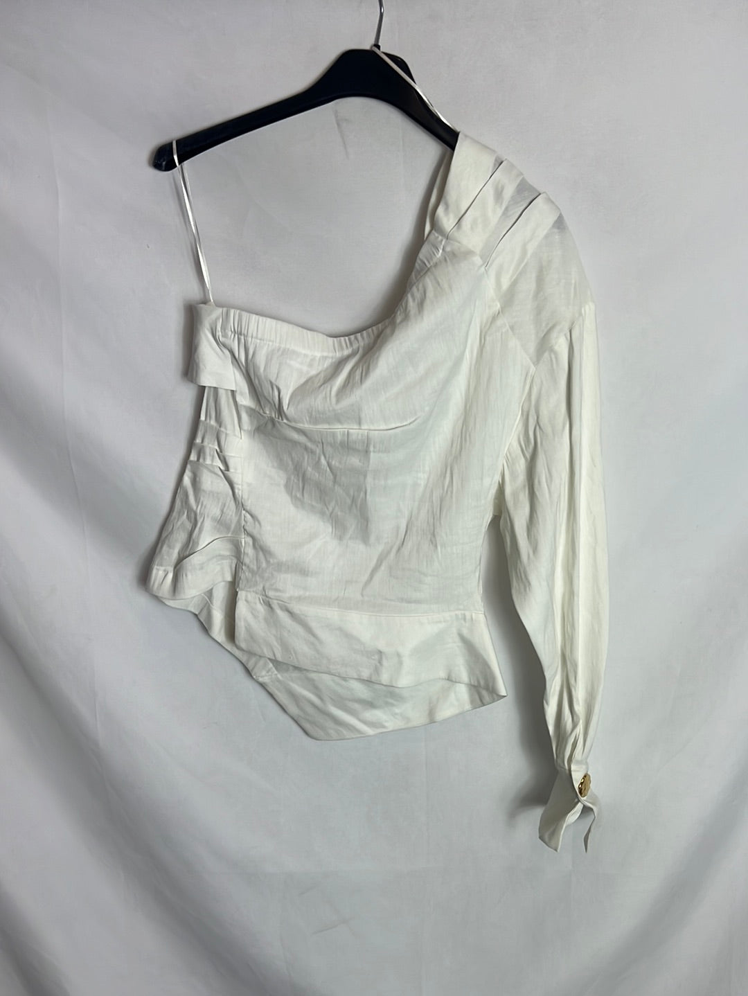 ZARA. Asymmetrical textured top. TL