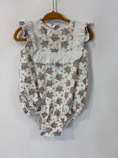 CALATEA. Ranita color crudo flores. T 9 meses