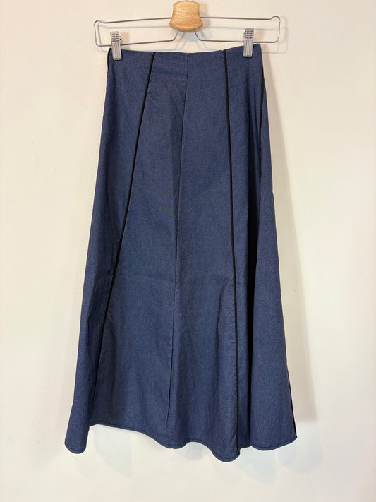 OTRAS. Falda midi elástica denim