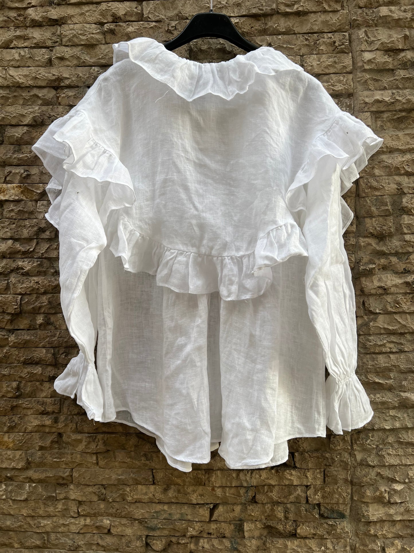 ZARA. Blusa blanca lino detalle capa