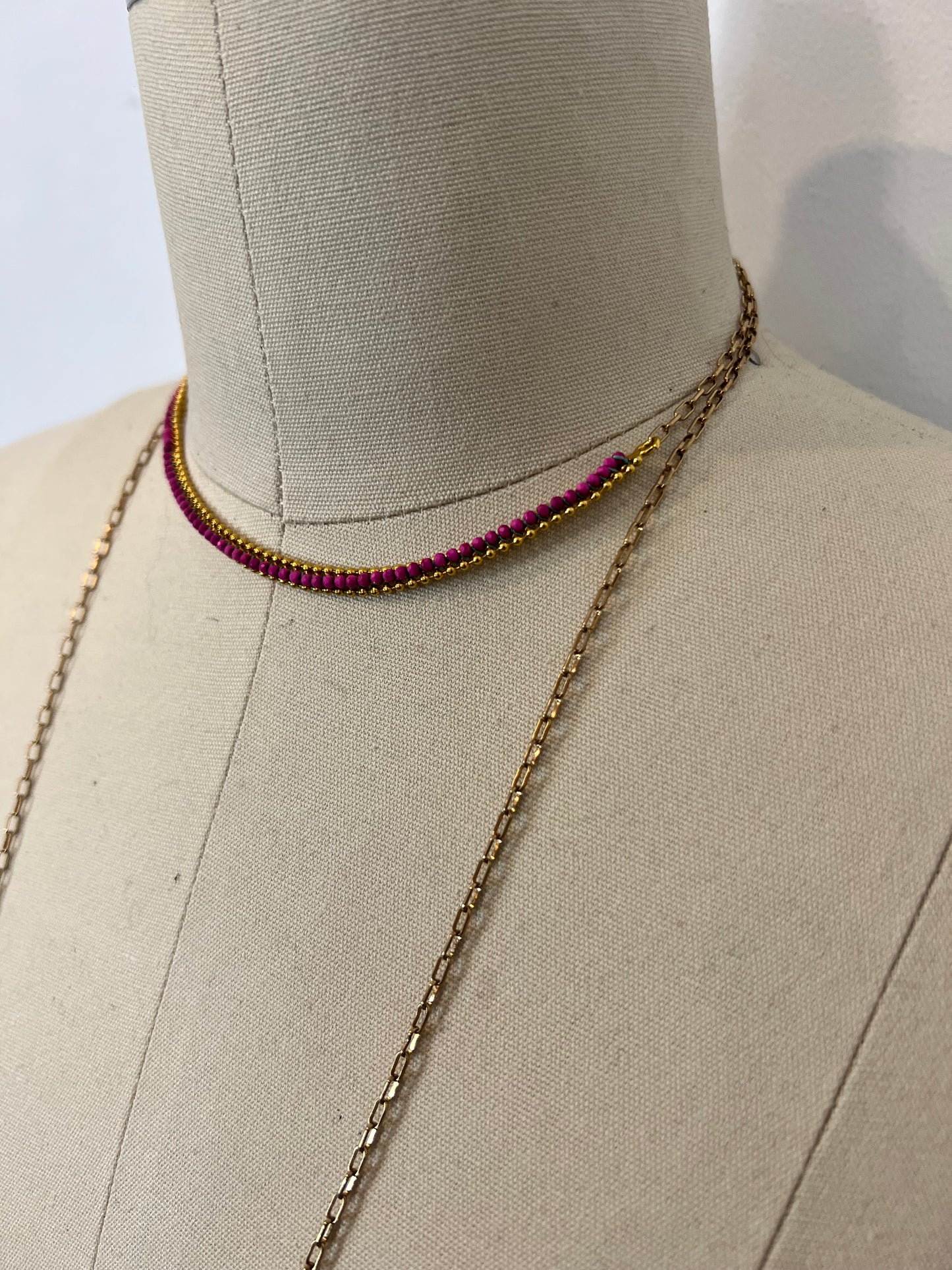 ISABEL MARANT. Colgante piedras rosas