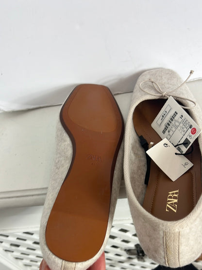 ZARA. Textured beige ballerina flat. Size 41