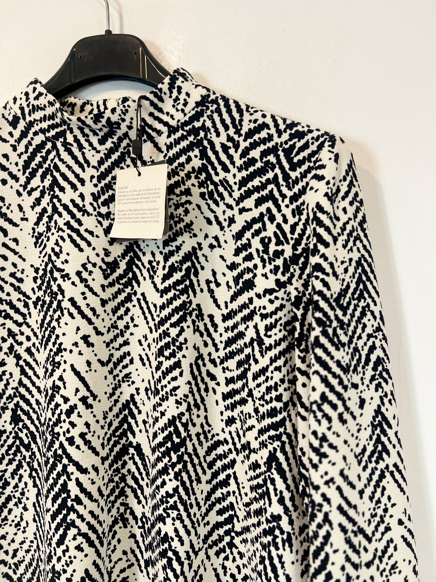 ADOLFO DOMINGUEZ. Top blanco estampado T.38