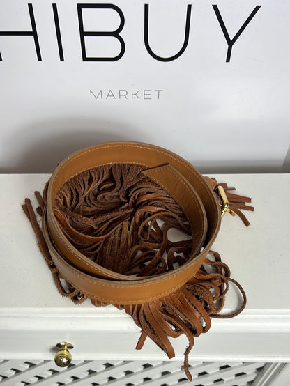 PRISCILA WELTER. Cinturón camel flecos. T 90