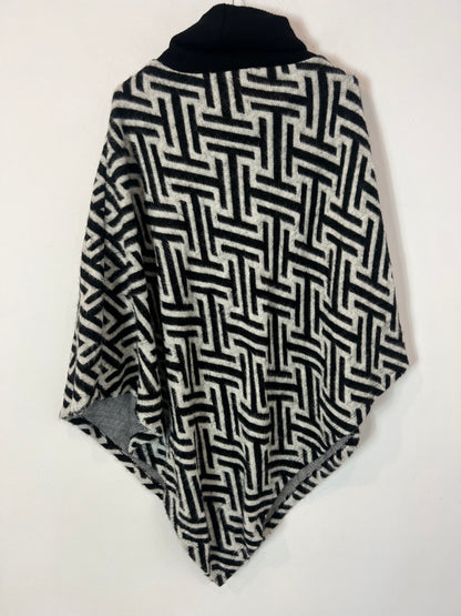 OTRAS. Poncho bicolor cuello alto. T S/M