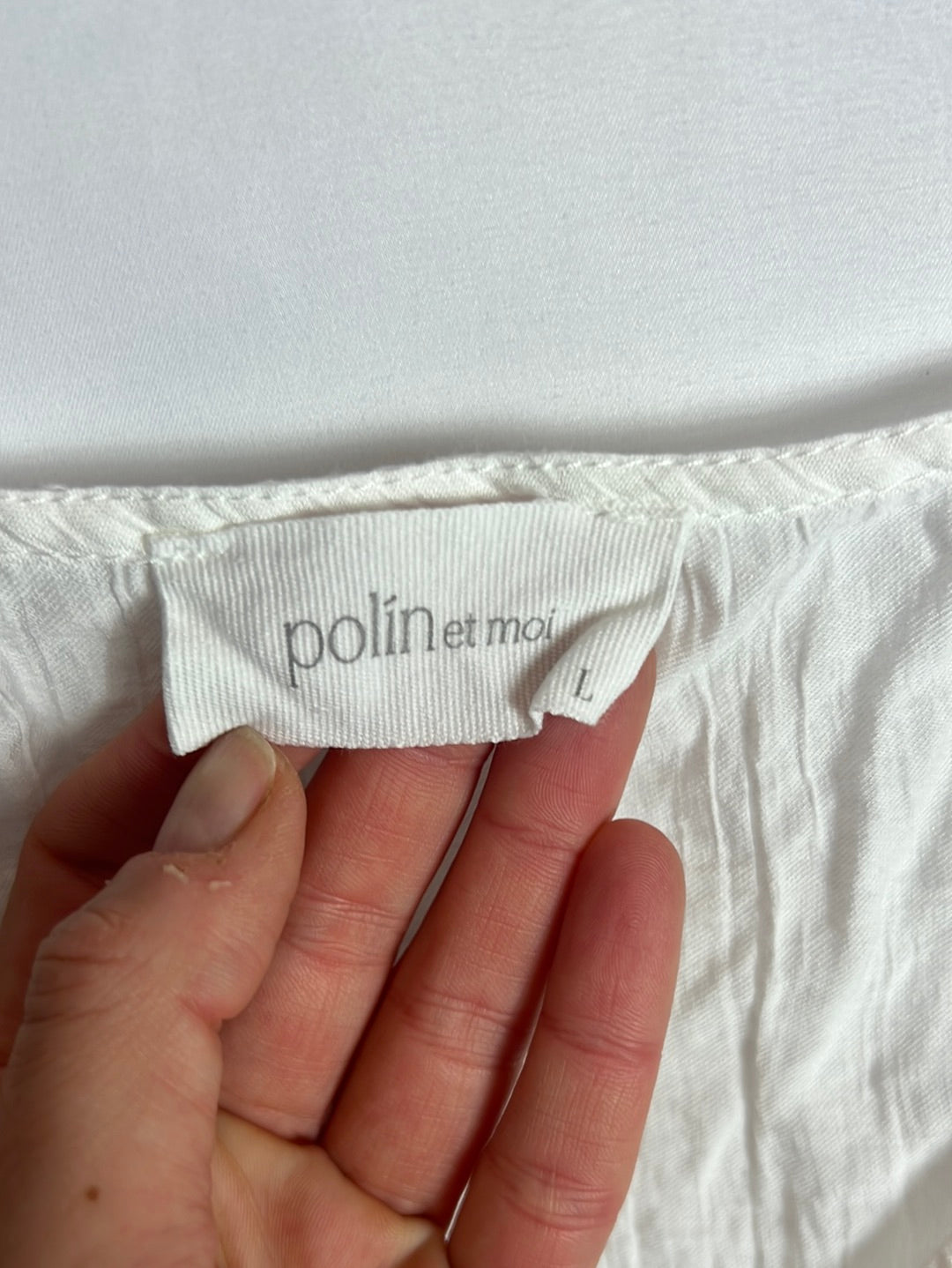 POLÍN ET MOI. Textured white sleeveless blouse. T.L.