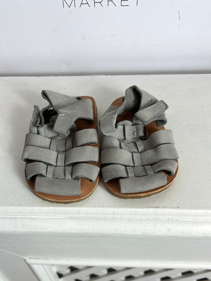 ZARA. Grey faux leather sandals. Size 18