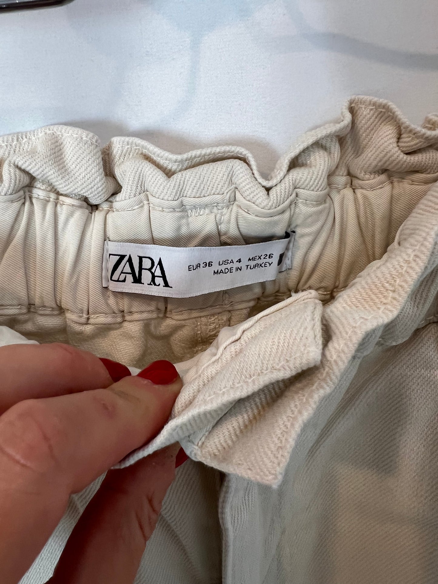 ZARA. Slouchy beige denim. T 36