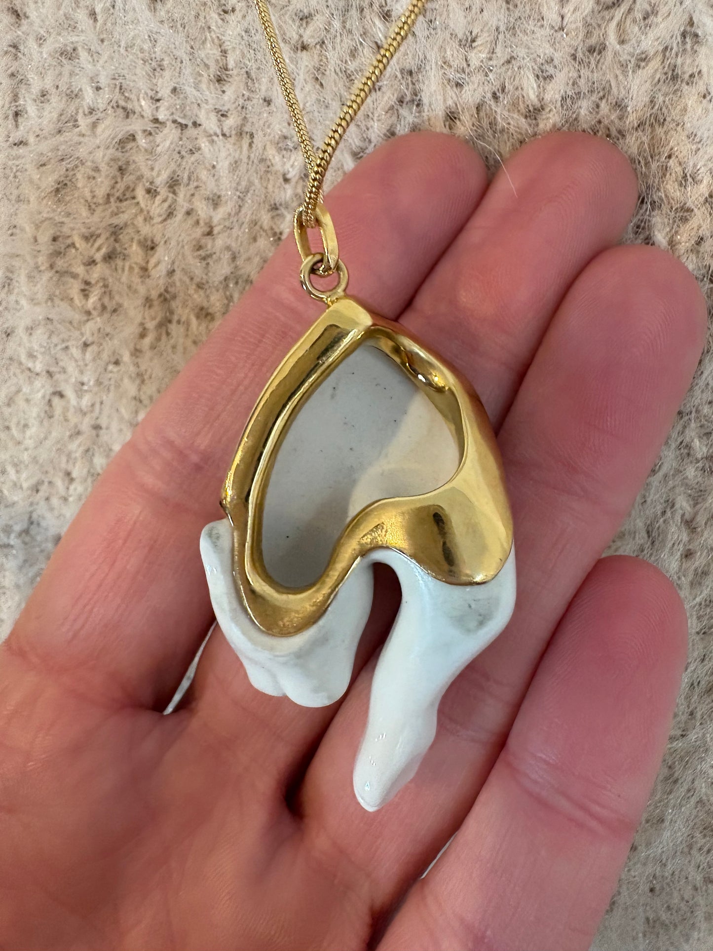 ANDRÉS GALLARDO. Gargantilla con diseño pantera