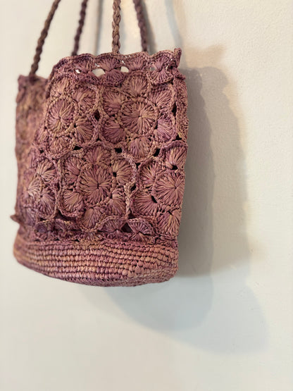 PETITE MENDIFOTE. Bolso de hombro rafia malva