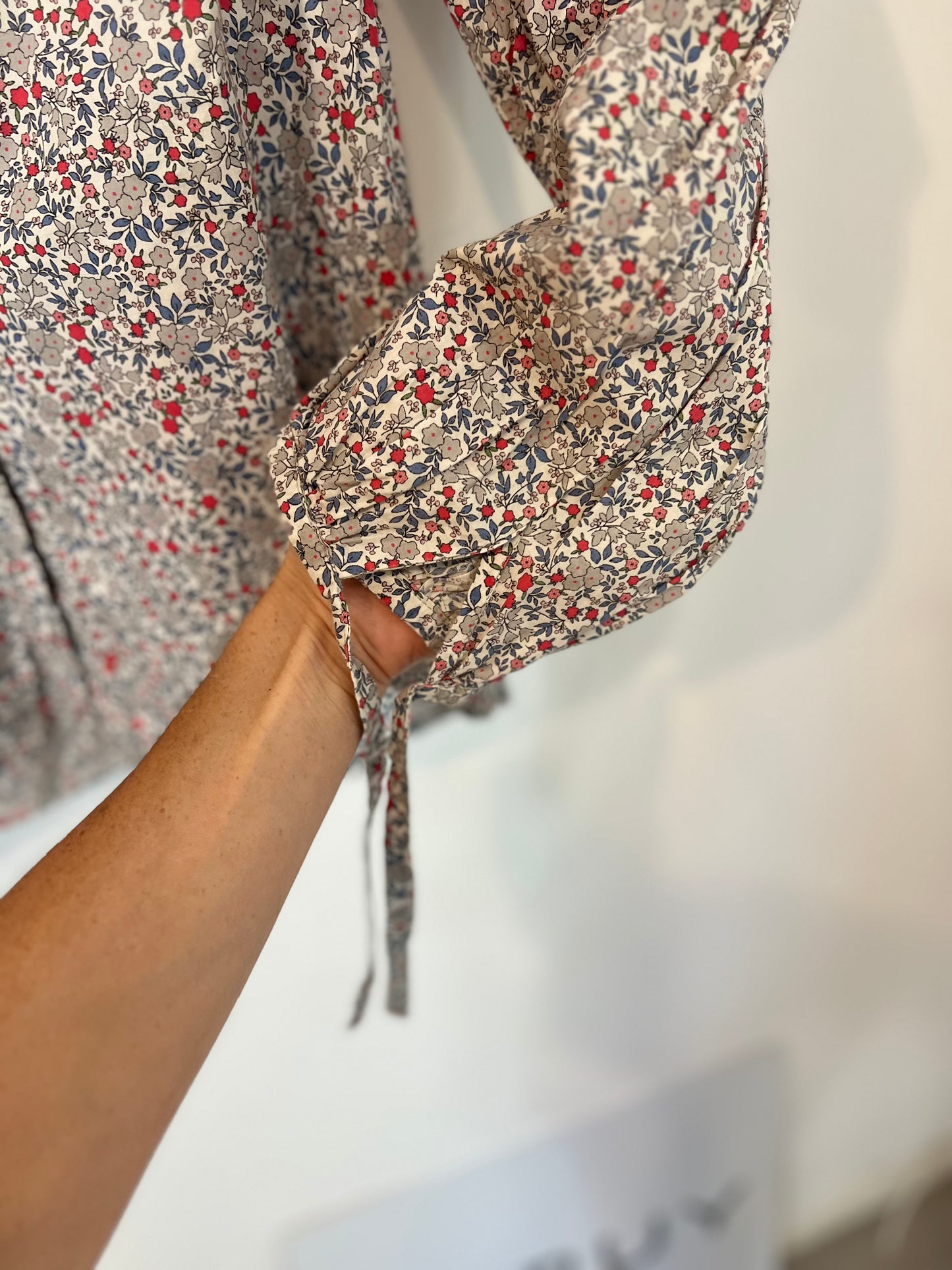 TRIANA BY C. Blusa flores cuello volante T.s