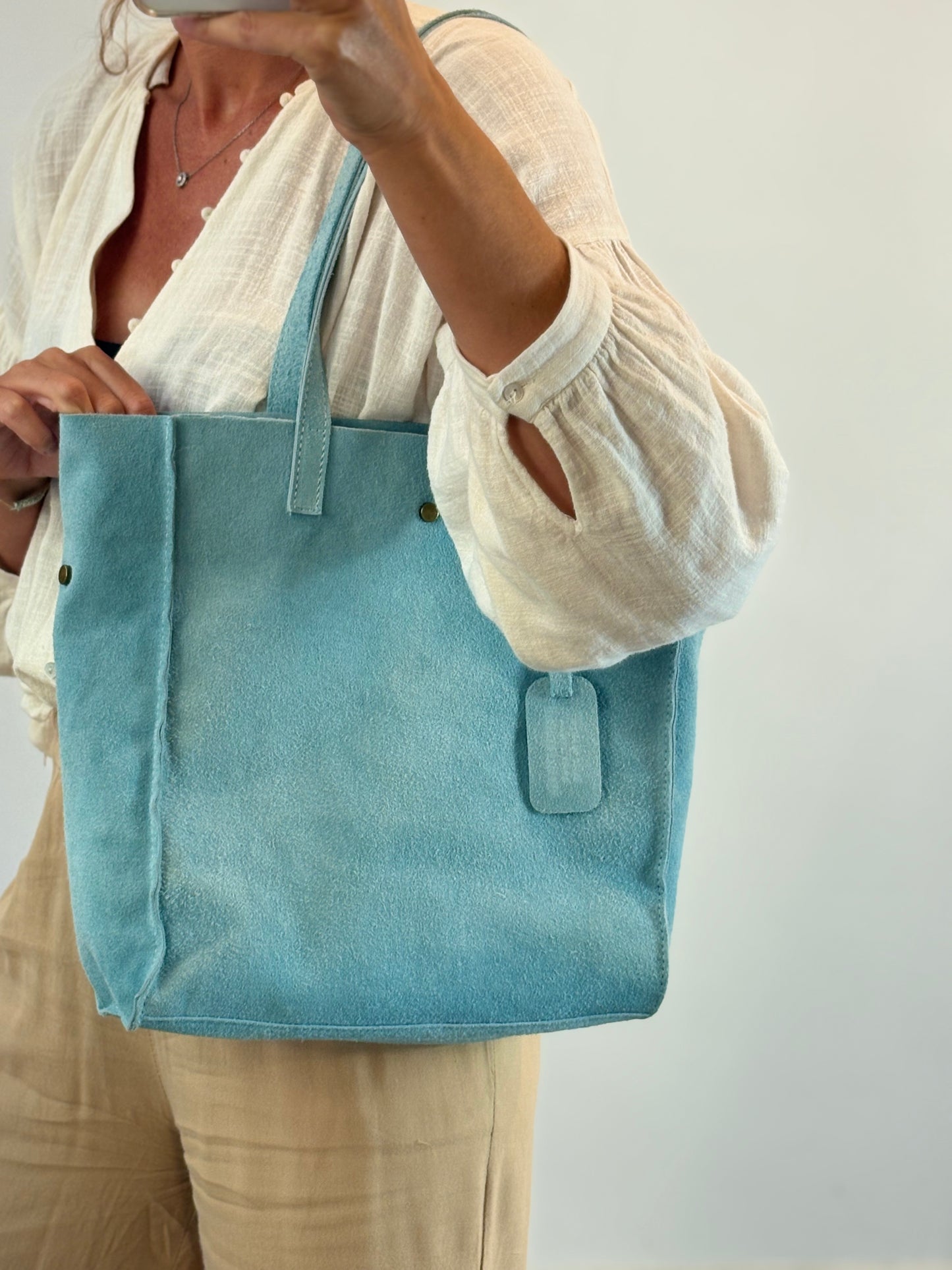 OTRAS. Bolso tote piel azul claro