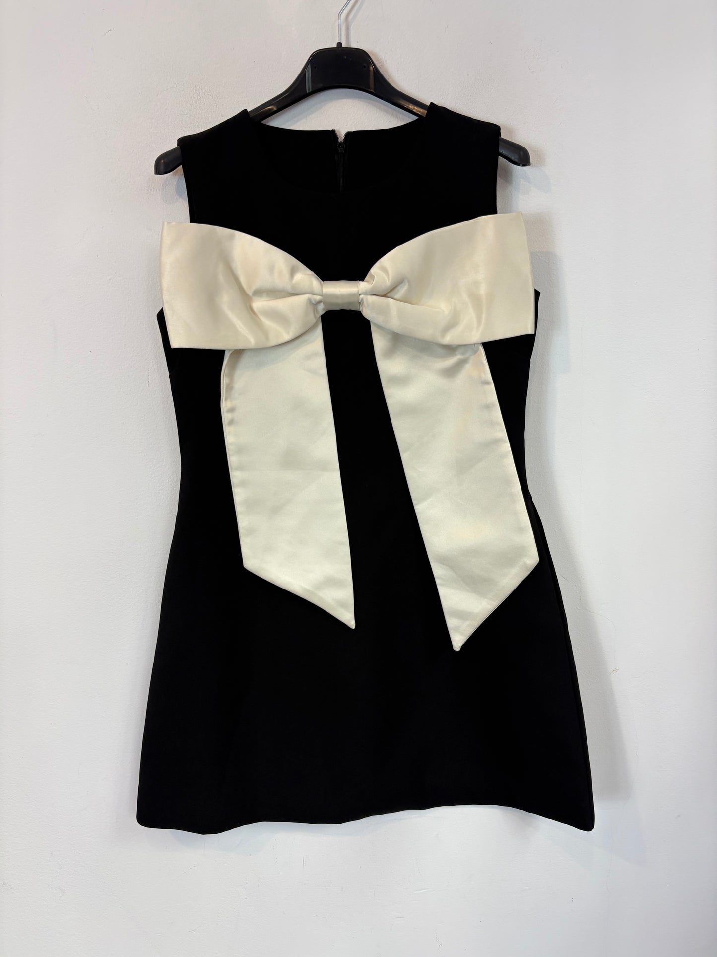 Vestido negro lazada