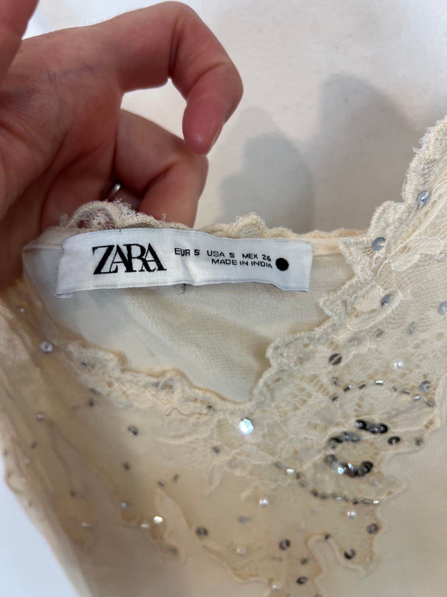 ZARA. Vestido lencero encaje y abalorios T.s