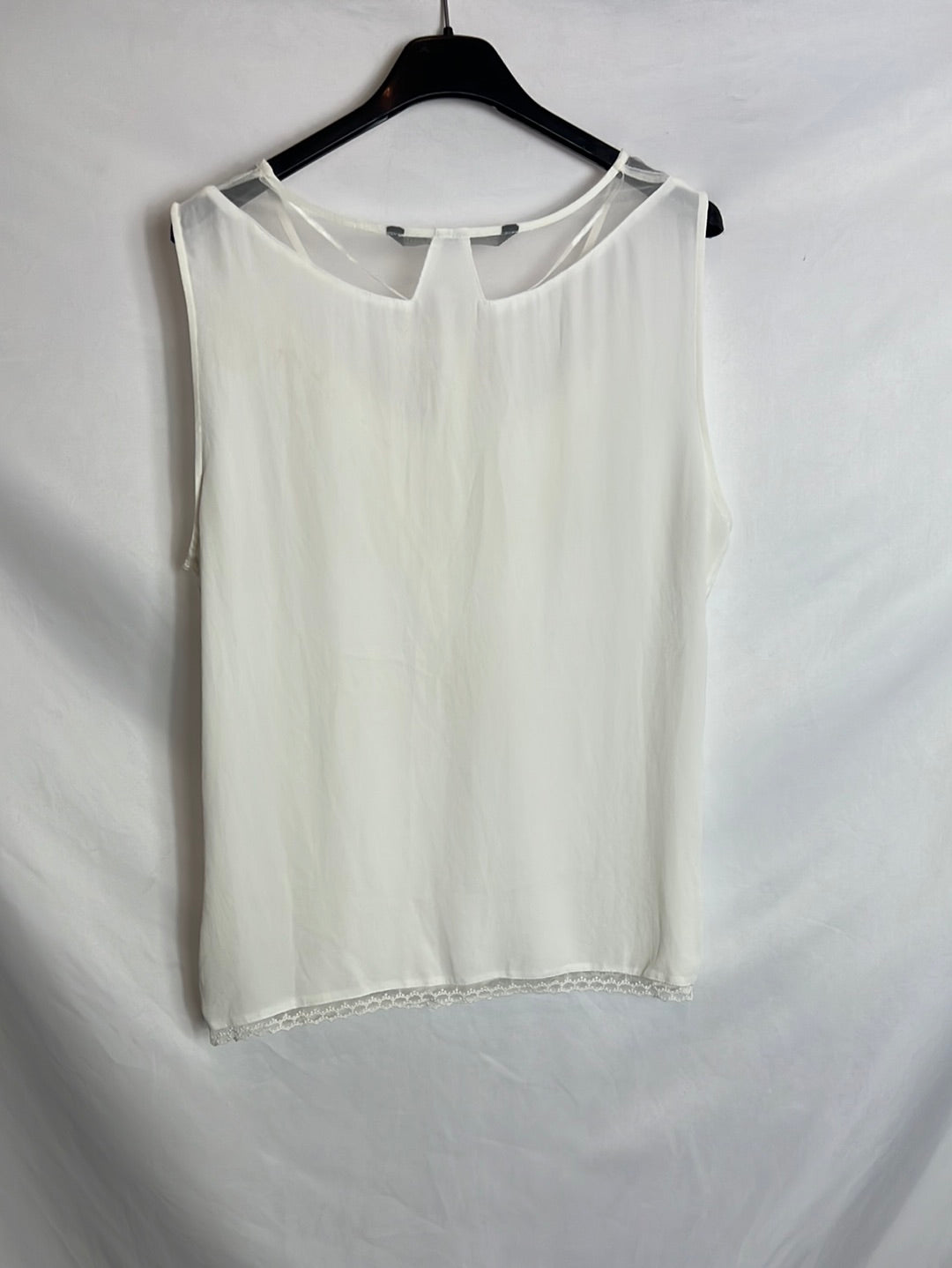 ZARA. White flowy sleeveless blouse. TL