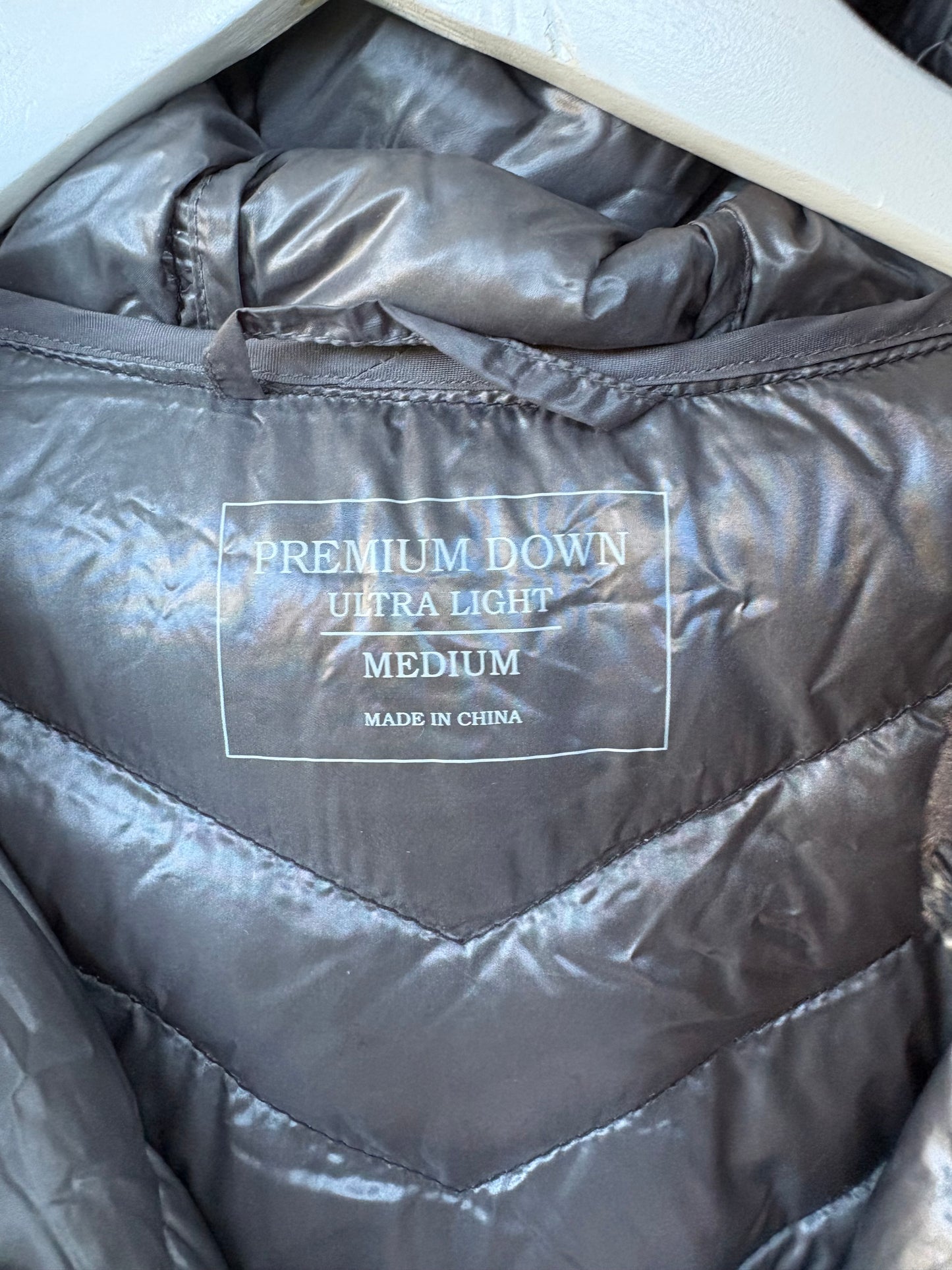 UNIQLO. Ultralight dark gray down jacket with hood. TM