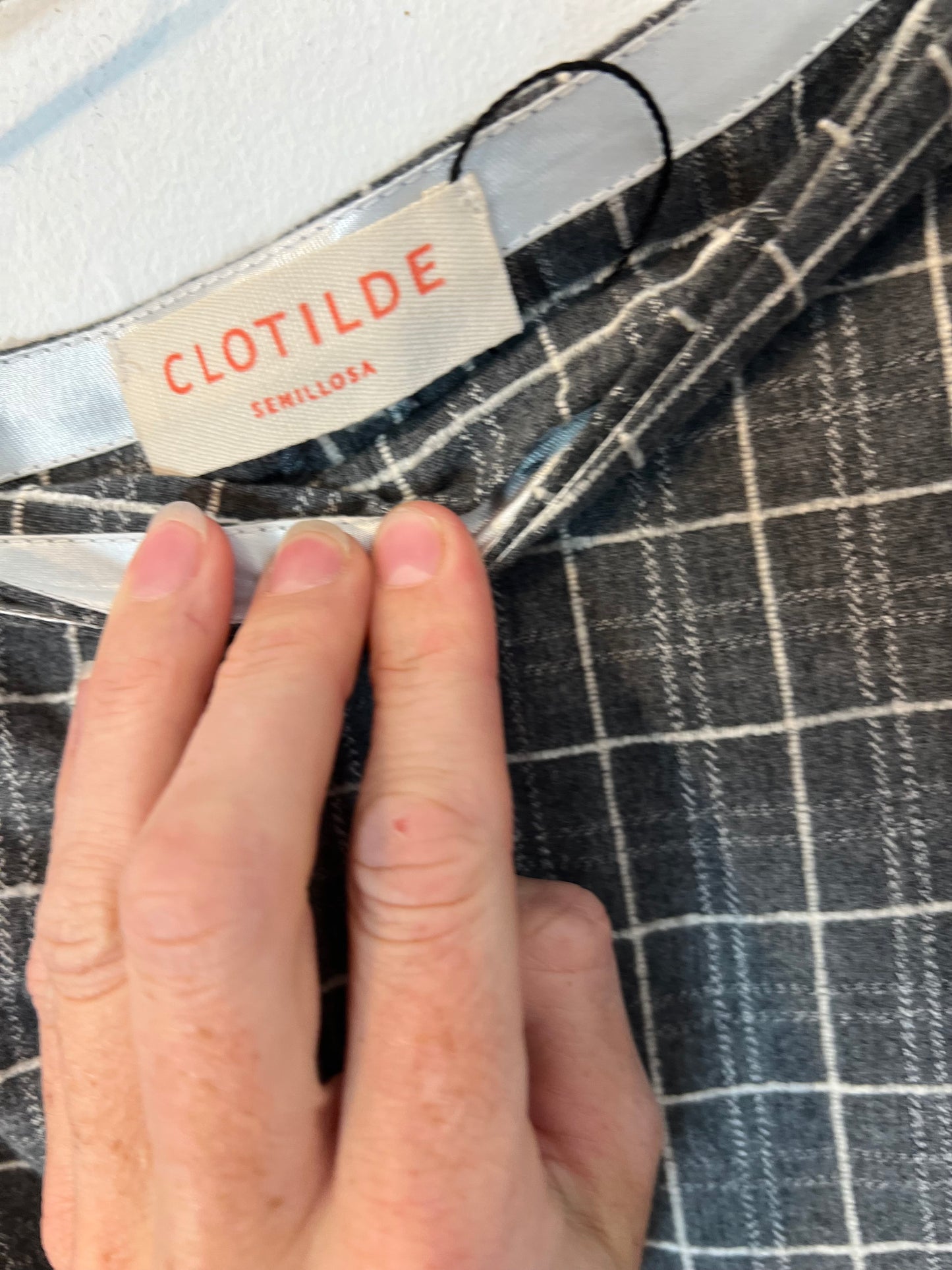 CLOTILDE SEMILLOSA. Falda midi gris cuadros T.m