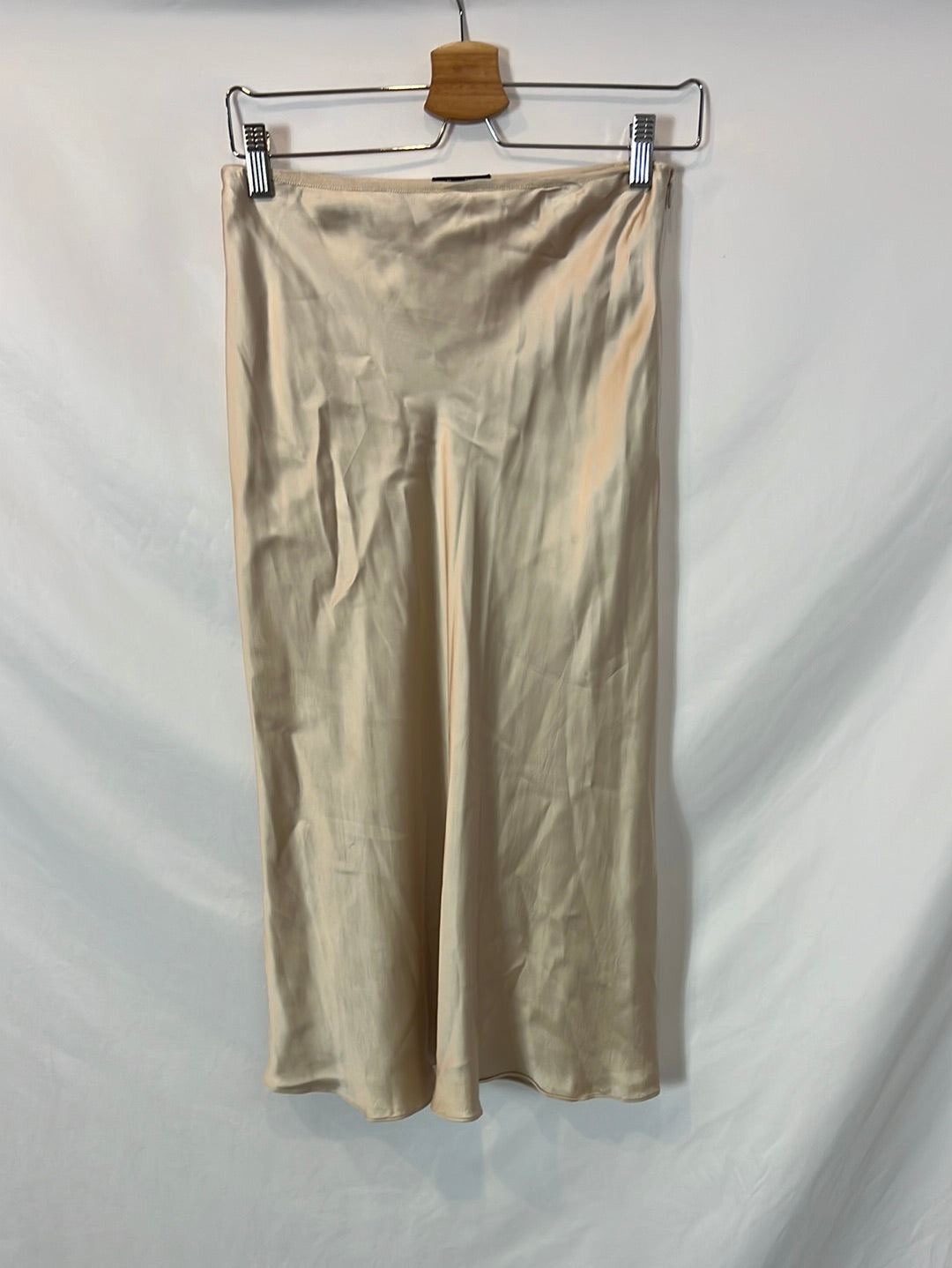 MASSIMO DUTTI. falda beige satinada T.xs