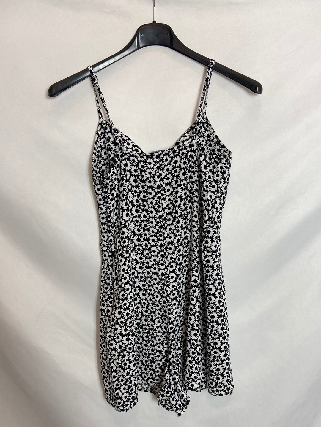 BERSHKA. Mono corto flores. T.S