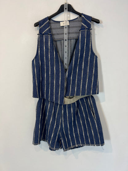 GUITARE. Conjunto chaleco y bermudas rayas T.M