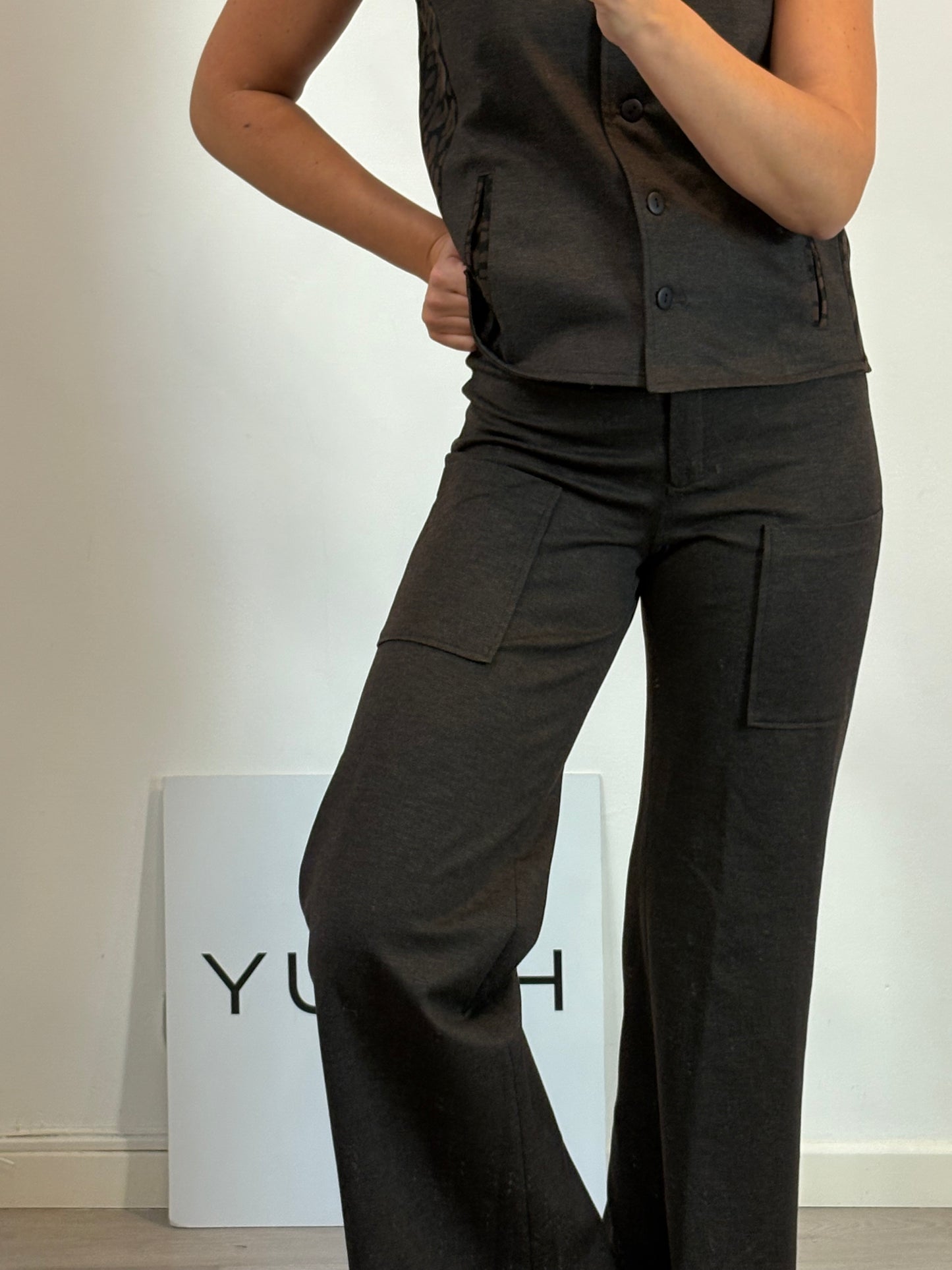 ERRE. Pantalón marrón espiga animal print