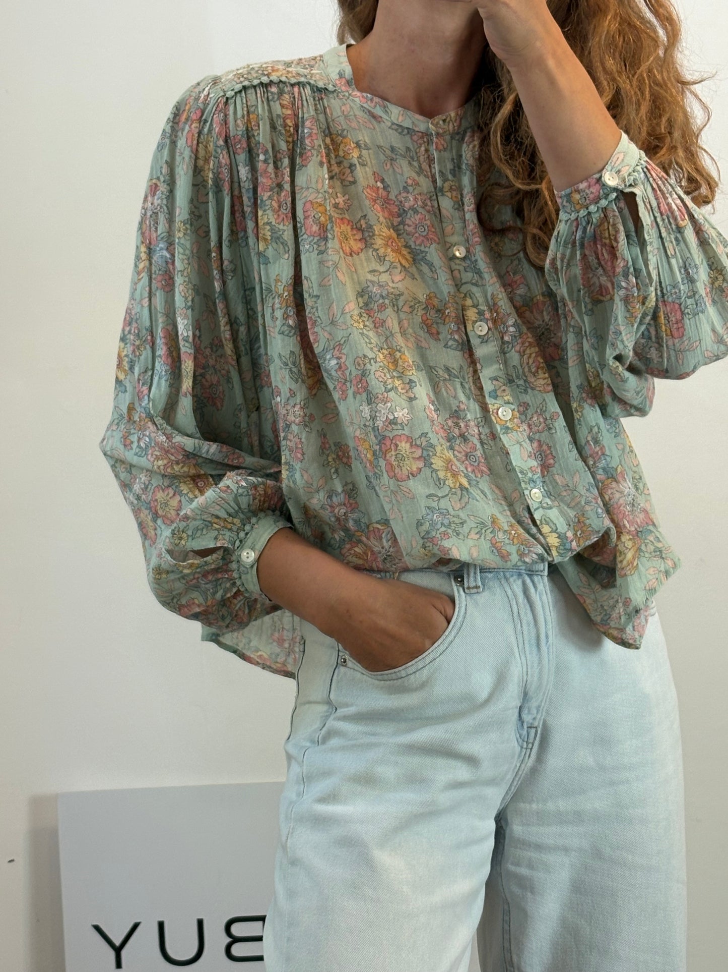 LOUISE MISHA. Blusa verde claro estampada