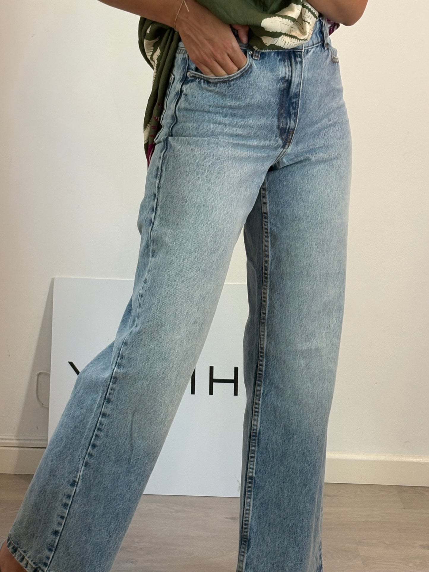 SÉZANE. Pantalón denim ancha. T 36