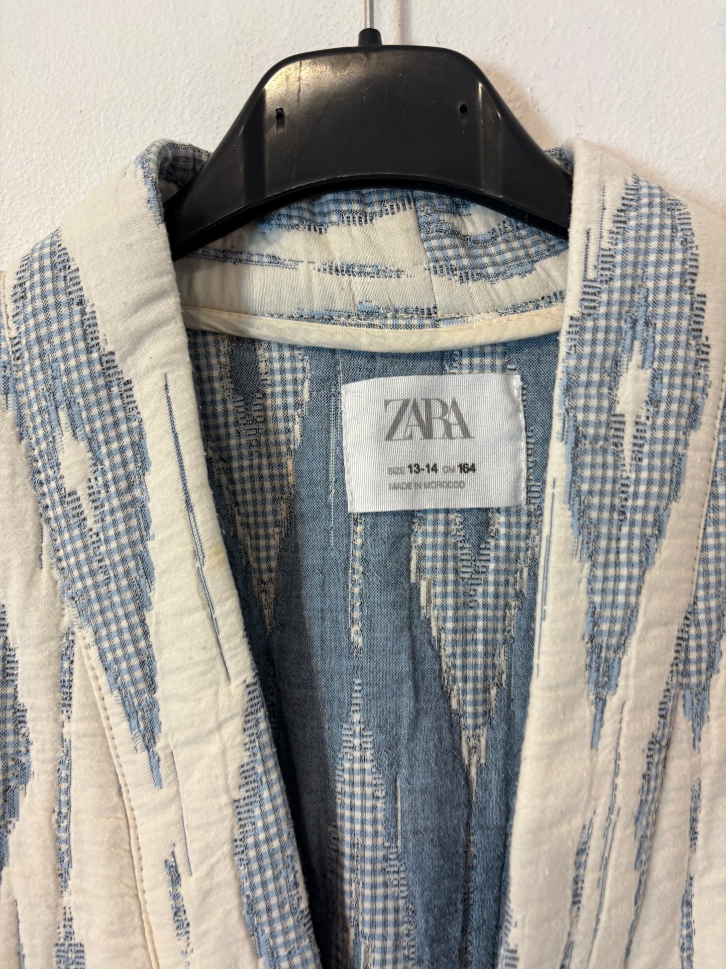ZARA. Chaqueta azul claro textura