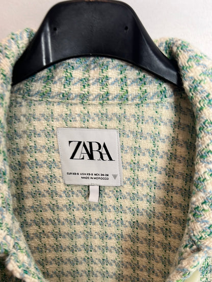 ZARA. Chaqueta larga tweed verde. T XS/S