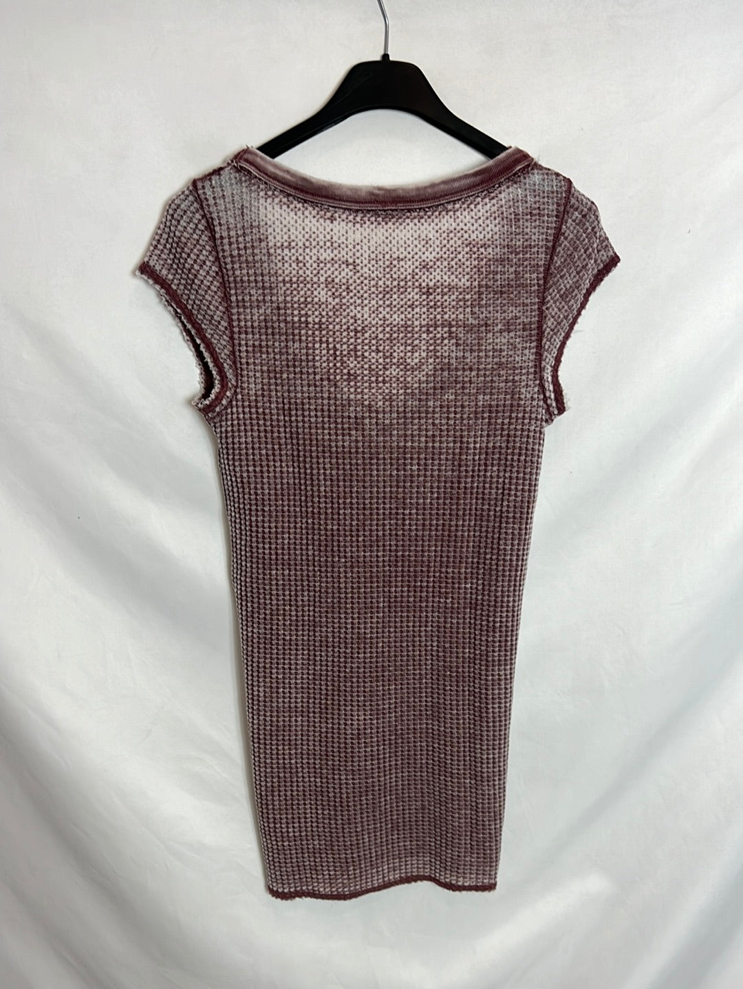 FREE PEOPLE. Textured burgundy T-shirt. TS