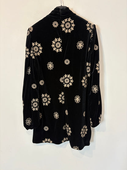 ZARA. Vestido corto terciopelo bordado