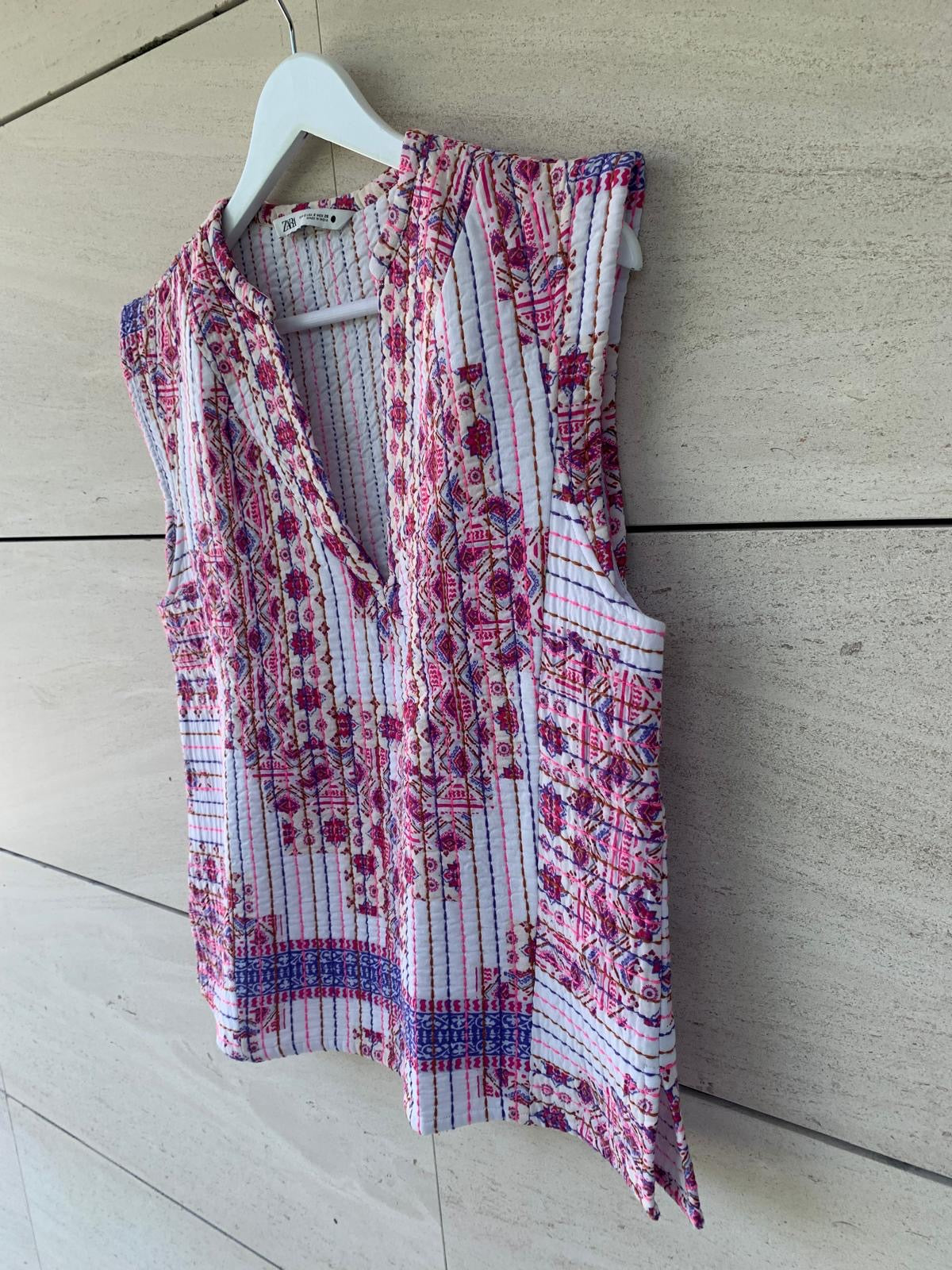 ZARA. Conjunto textura colores y bordados