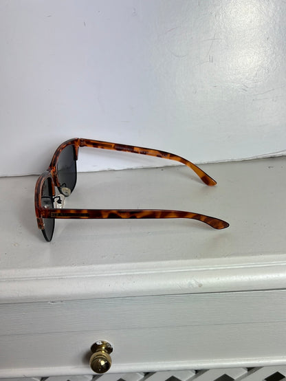 HAWKERS. Tortoiseshell glasses