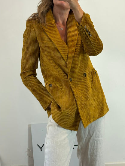 BLAZÉ MILANO. Modelo Everyday blazer pana camel