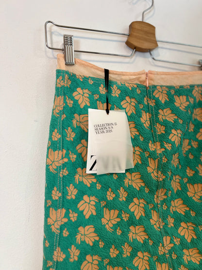 ZARA. falda verde hojas doble textura T.xs