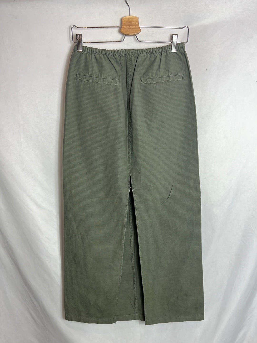 ZARA. Falda midi verde textura. T XS (Tara)