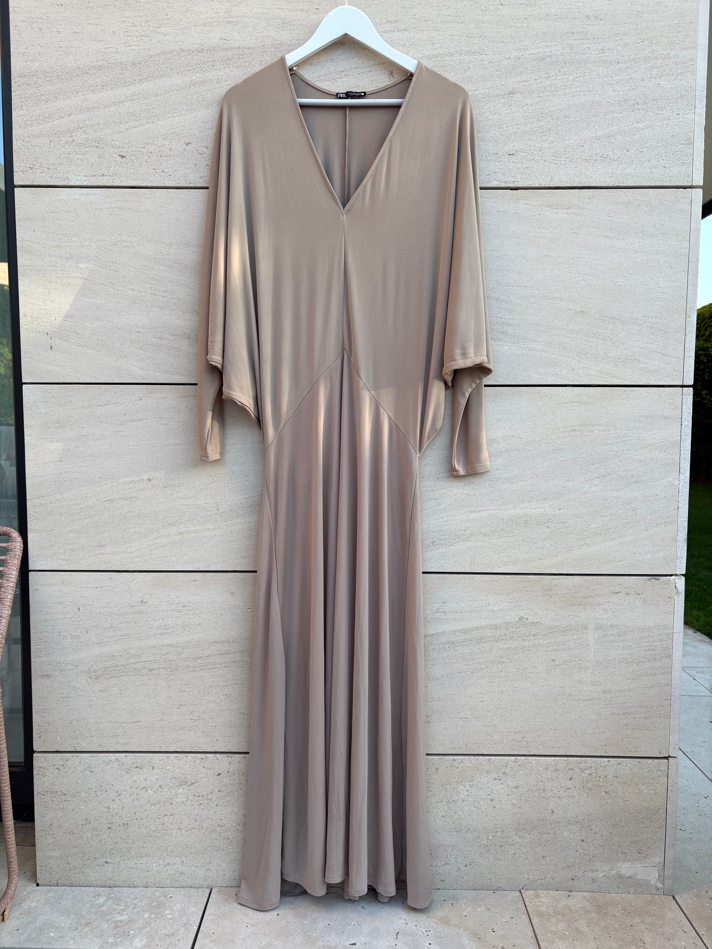 ZARA. Vestido largo punto elástico beige