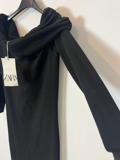 ZARA. Vestido midi negro entallado. T M