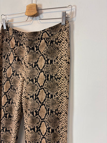 ZARA. Pantalón flare snake print