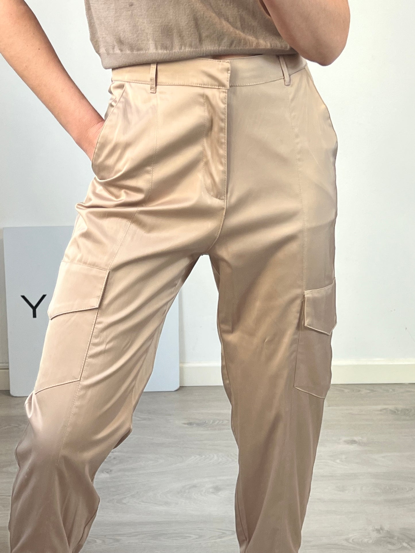 OTHERS. Beige pants with pockets. TM