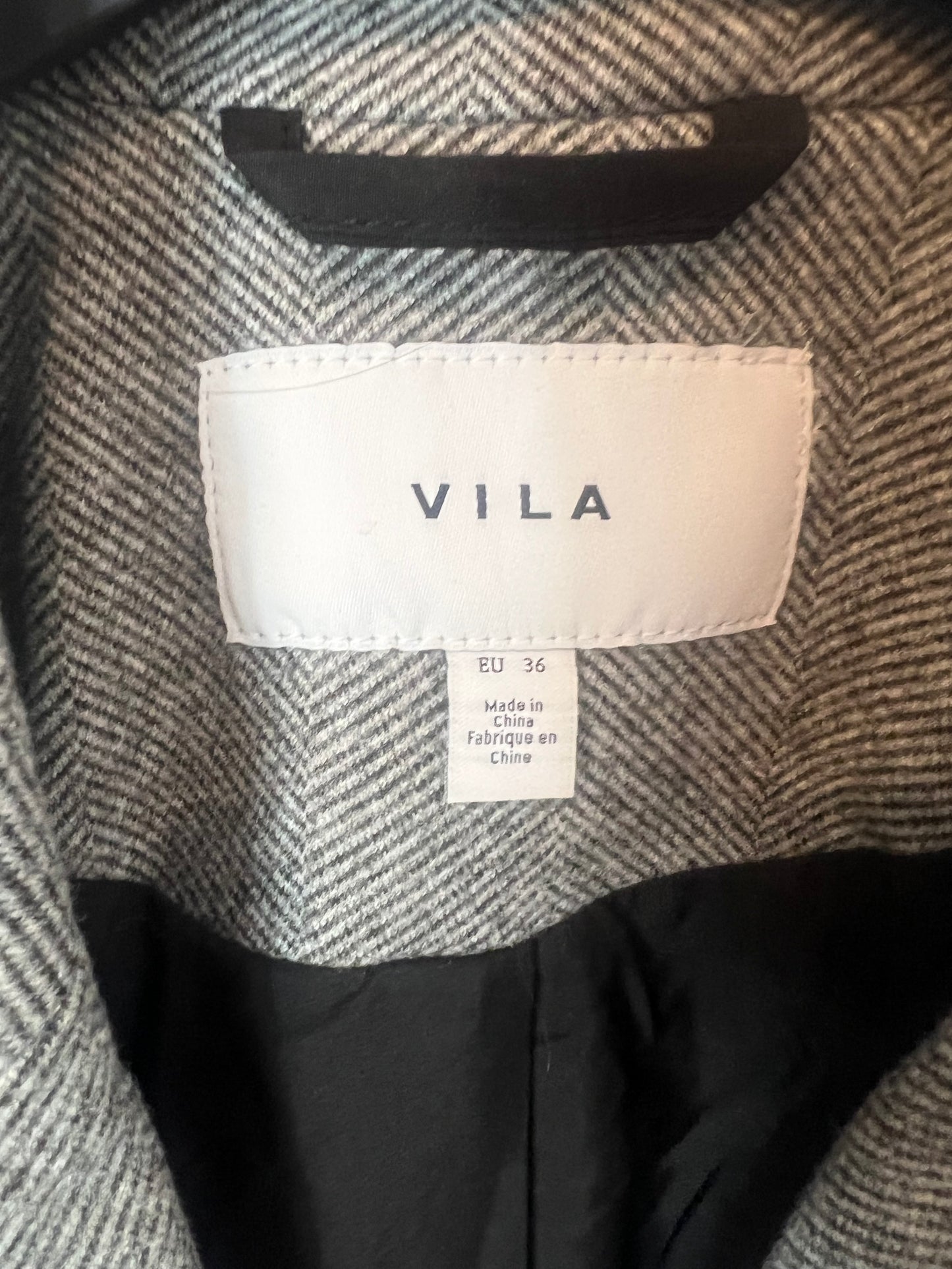 VILA. Blazer espiga gris. T 36