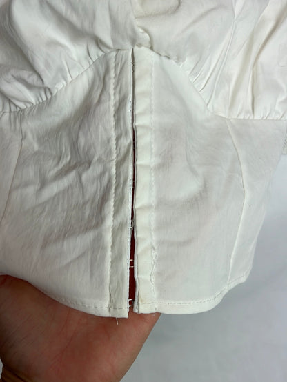 OTRAS. Crop top blanco estilo corset. T M